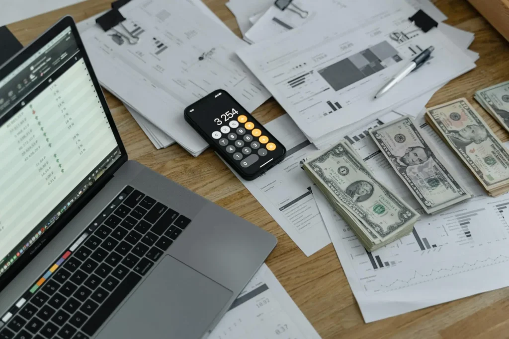 Monitorare i costi in viaggio: Come controllare al meglio il budget