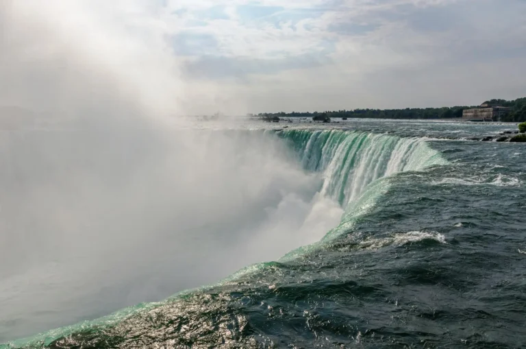 Da Toronto alle Cascate del Niagara: tutte le opzioni di trasporto